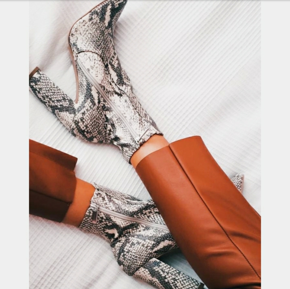 🆕️The New York//grey snake print boot - Picture 8 of 8